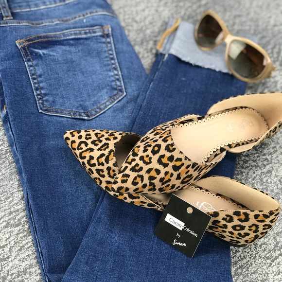 🔥SALE🔥Vegan Leather Animal Print Flat shoes - Picture 2 of 8